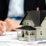 Pablo Said explica que a incorporação imobiliária enfrenta desafios com crédito restrito, mas há soluções para 2025.