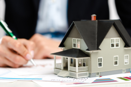 Pablo Said explica que a incorporação imobiliária enfrenta desafios com crédito restrito, mas há soluções para 2025.