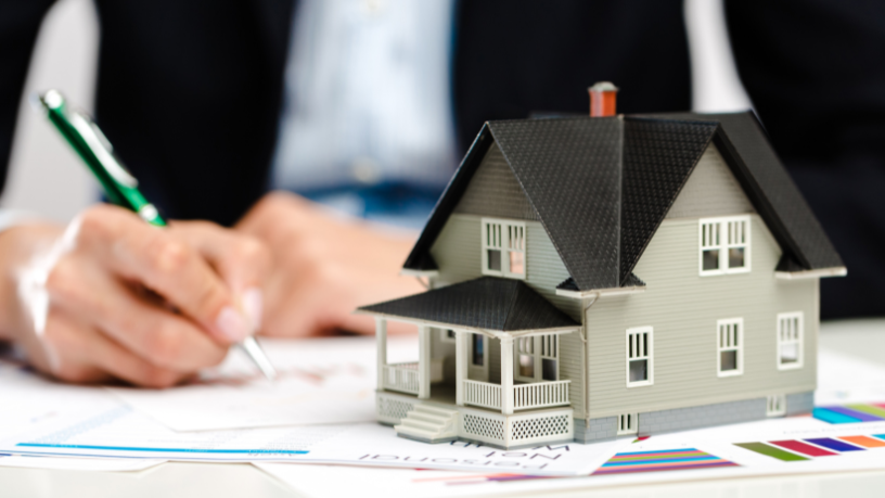 Pablo Said explica que a incorporação imobiliária enfrenta desafios com crédito restrito, mas há soluções para 2025.
